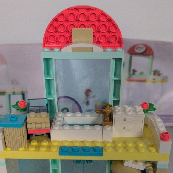 Lego Friends Pet Clinic Set # 41695 - Picture 5 of 8
